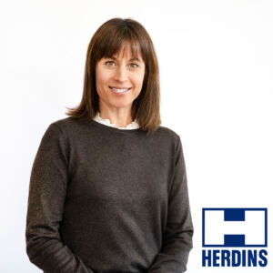 Bild på Sara Ekblom, VD på Herdins Färgverk AB i Falun.